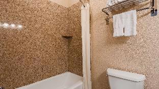 King Room with Bath Tub - Disability Access/Non-Smoking  interior