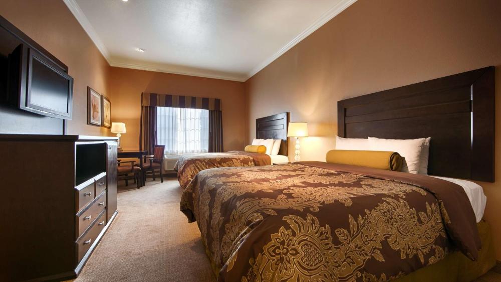 Queen Room with Two Queen Beds - Non-Smoking interior