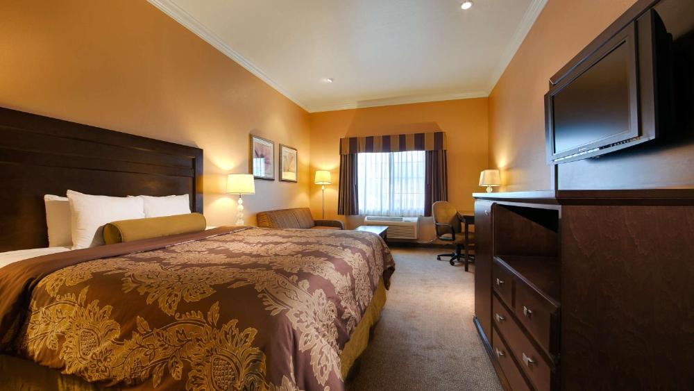 King Room - Non-Smoking interior